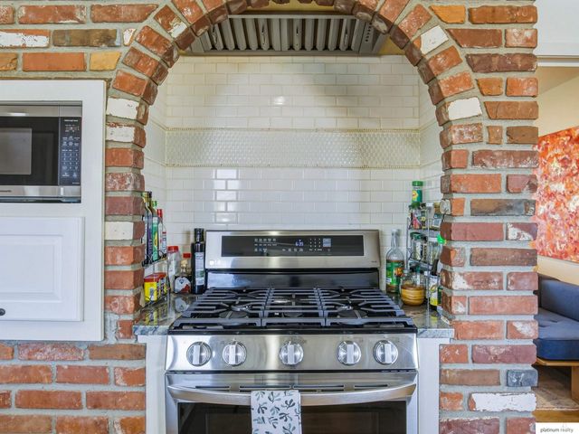 10324 Hilltop Road, Omaha, NE 68134