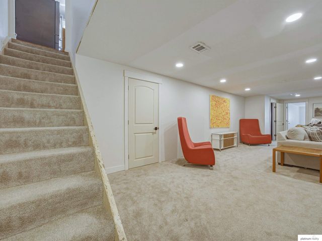 10324 Hilltop Road, Omaha, NE 68134
