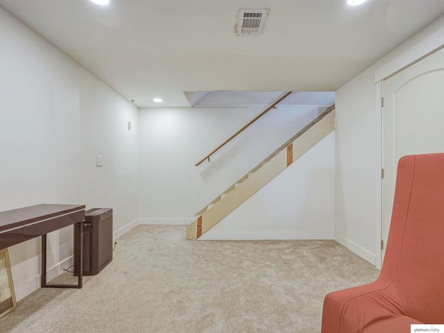 10324 Hilltop Road, Omaha, NE 68134