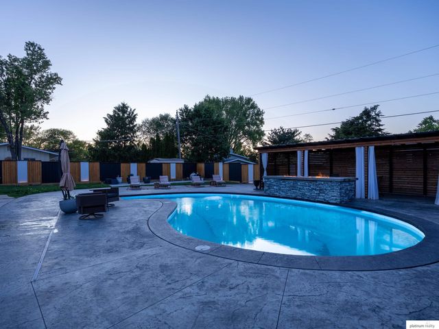 10324 Hilltop Road, Omaha, NE 68134