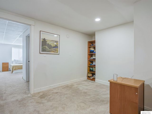 10324 Hilltop Road, Omaha, NE 68134