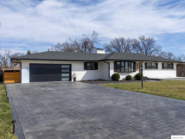 10324 Hilltop Road, Omaha, NE 68134