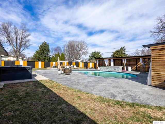 10324 Hilltop Road, Omaha, NE 68134