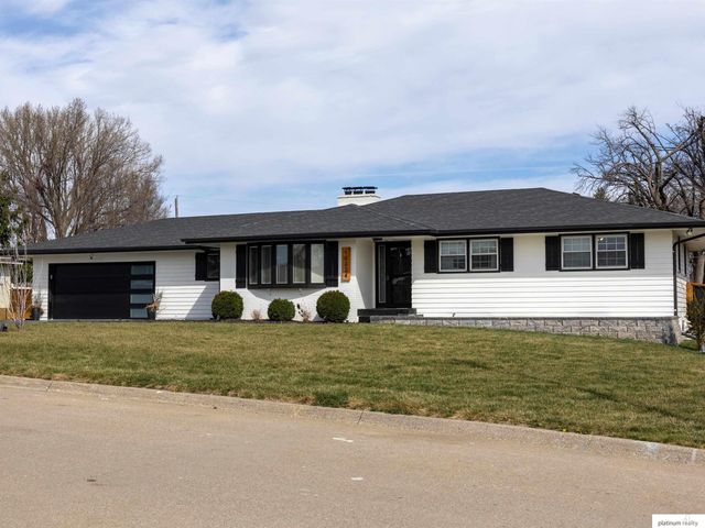 10324 Hilltop Road, Omaha, NE 68134