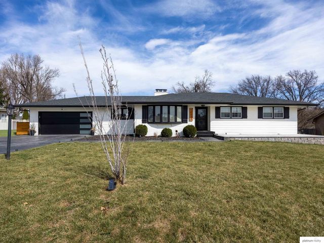 10324 Hilltop Road, Omaha, NE 68134