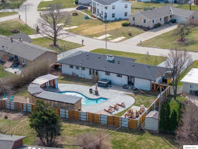 10324 Hilltop Road, Omaha, NE 68134