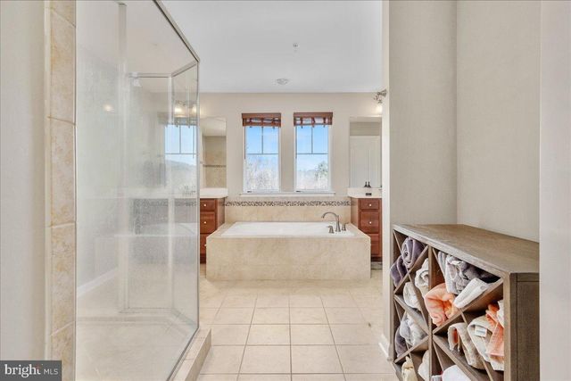 1006 HUNTERS KNLS, Myersville, MD 21773