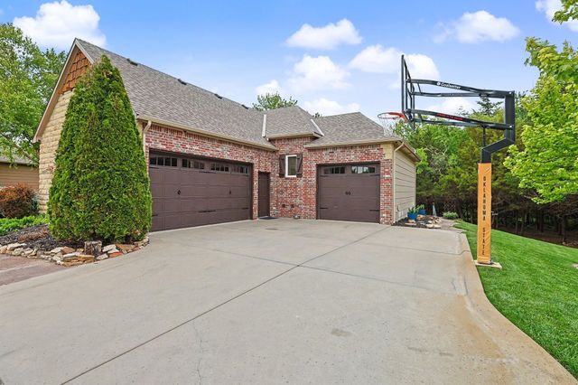 12630 E Zimmerly Ct, Wichita, KS 67207