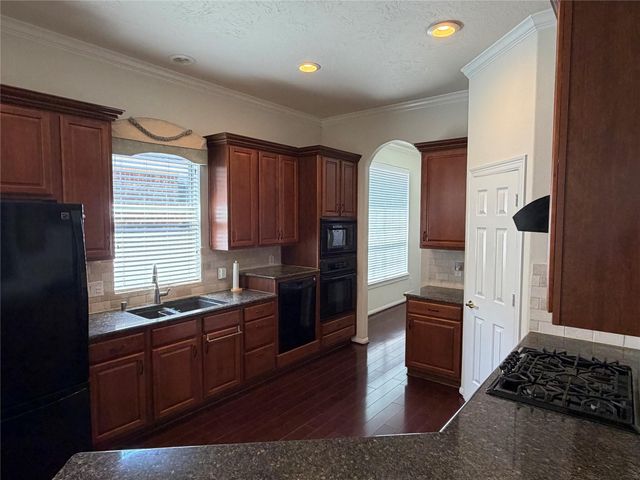 27 Yacht Harbor, Montgomery, TX 77356