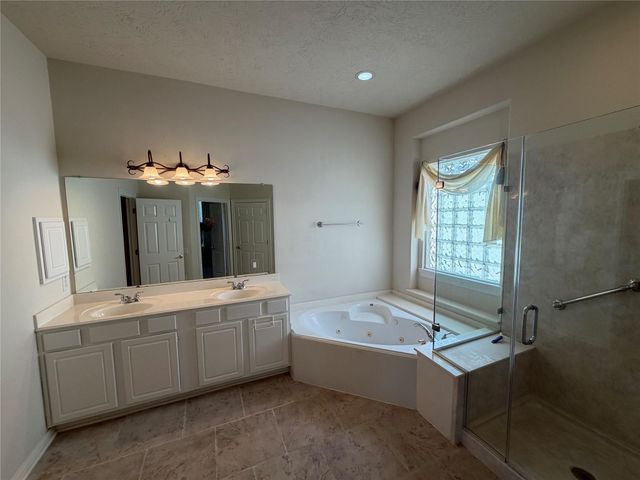 27 Yacht Harbor, Montgomery, TX 77356