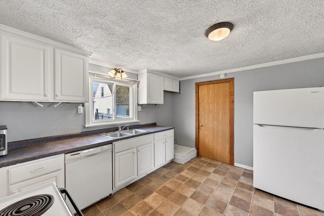 3561 S 31st STREET, Greenfield, WI 53221