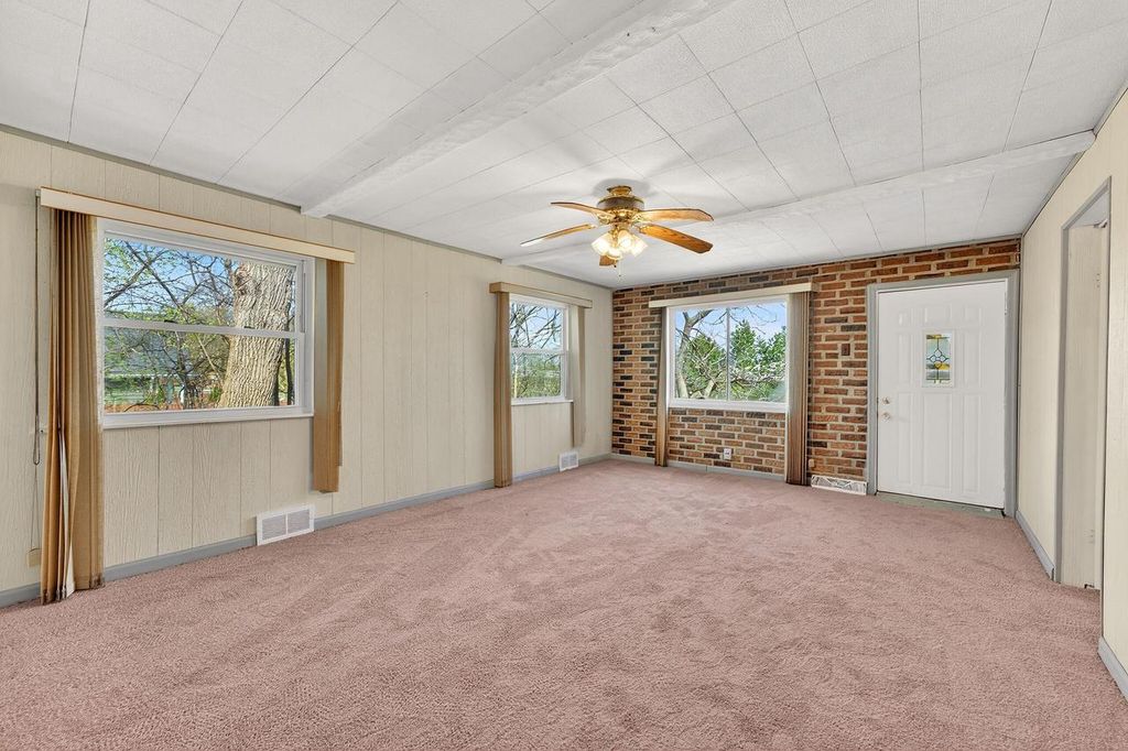 3561 S 31st STREET, Greenfield, WI 53221