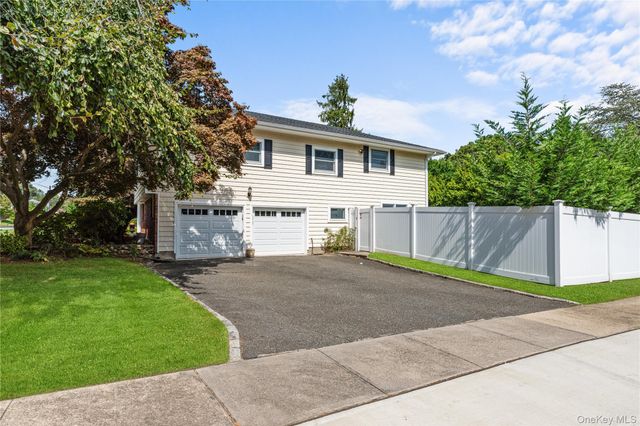 71 Roosevelt Drive, East Norwich, NY 11732