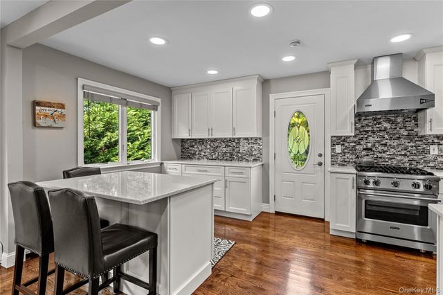 71 Roosevelt Drive, East Norwich, NY 11732