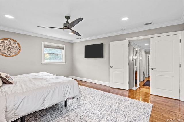 71 Roosevelt Drive, East Norwich, NY 11732