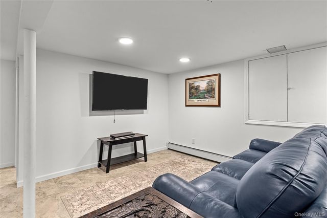 71 Roosevelt Drive, East Norwich, NY 11732