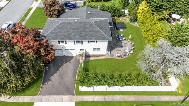 71 Roosevelt Drive, East Norwich, NY 11732