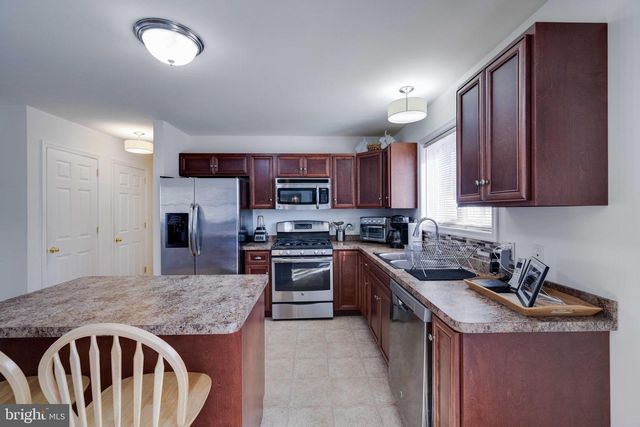 287 SUNRISE DR, Henryville, PA 18332