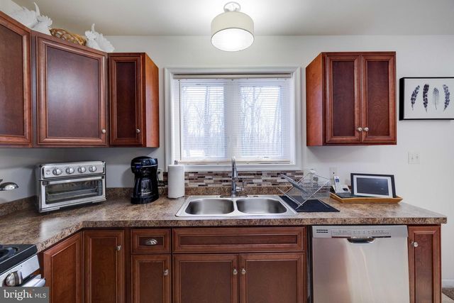 287 SUNRISE DR, Henryville, PA 18332