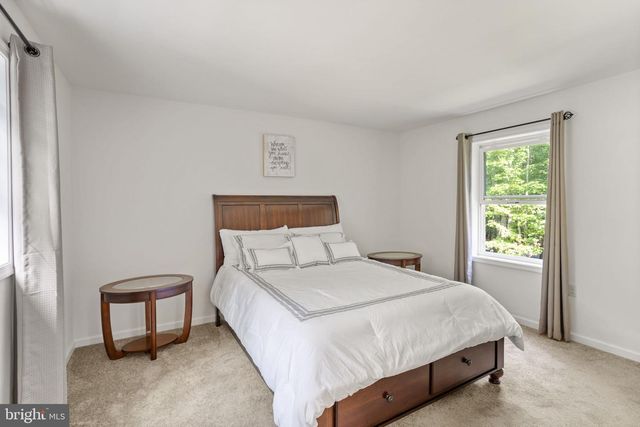 287 SUNRISE DR, Henryville, PA 18332