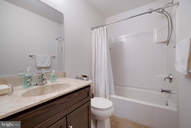 287 SUNRISE DR, Henryville, PA 18332