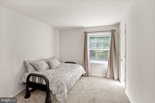 287 SUNRISE DR, Henryville, PA 18332