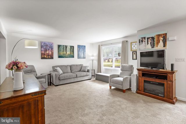 287 SUNRISE DR, Henryville, PA 18332