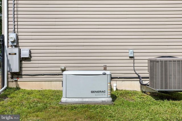 287 SUNRISE DR, Henryville, PA 18332