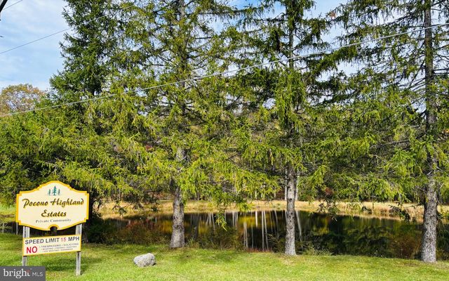 287 SUNRISE DR, Henryville, PA 18332