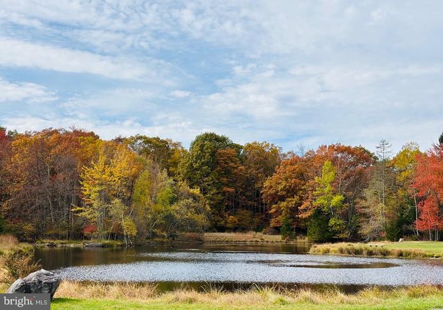 287 SUNRISE DR, Henryville, PA 18332