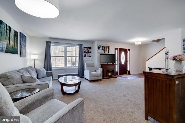 287 SUNRISE DR, Henryville, PA 18332