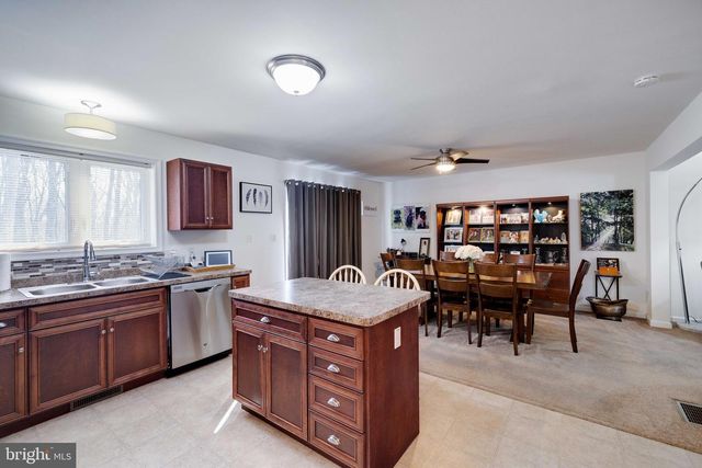 287 SUNRISE DR, Henryville, PA 18332