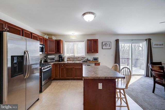 287 SUNRISE DR, Henryville, PA 18332