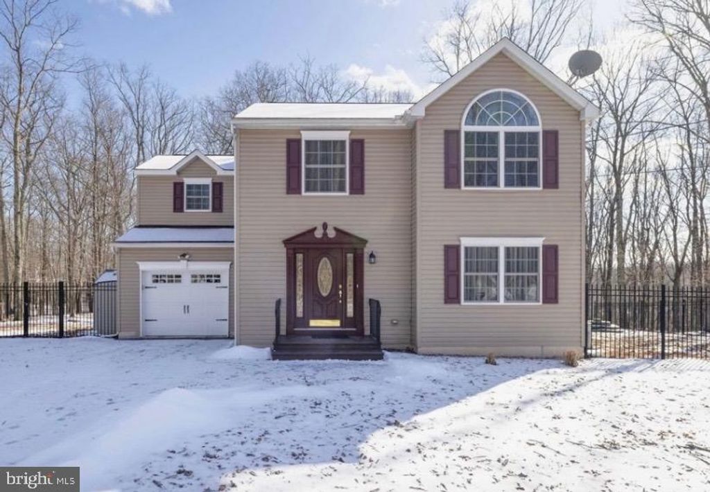 287 SUNRISE DR, Henryville, PA 18332