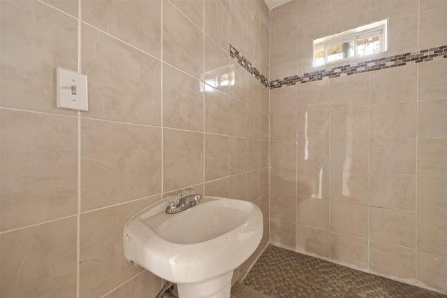 4016 Woodleigh Street, Houston, TX 77023