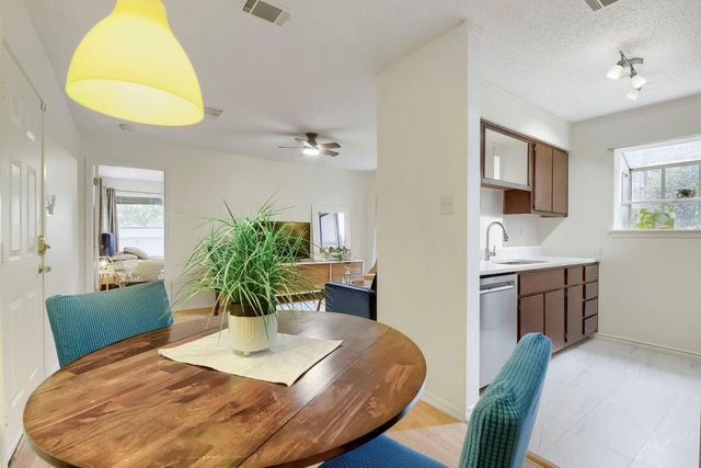 6903 Deatonhill DR 20, Austin, TX 78745