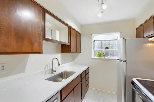 6903 Deatonhill DR 20, Austin, TX 78745