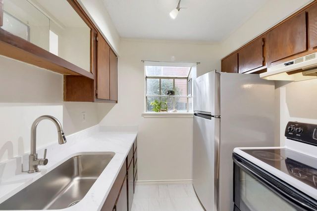 6903 Deatonhill DR 20, Austin, TX 78745