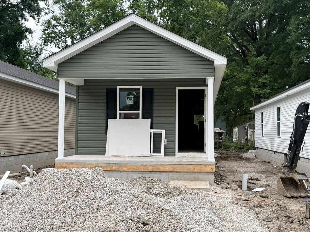 323 S Gentry St, Tullahoma, TN 37388