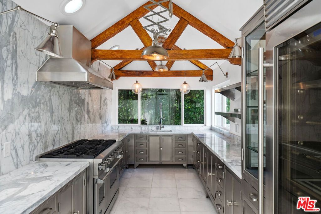2250 Nichols Canyon Road, Los Angeles, CA 90046 — exterior