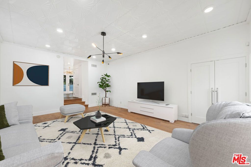 2250 Nichols Canyon Road, Los Angeles, CA 90046 — photo 2