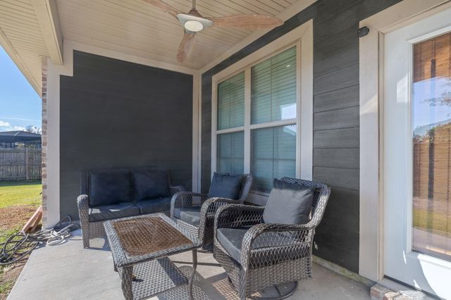 1018 Magdalena St, Sulphur, LA 70663