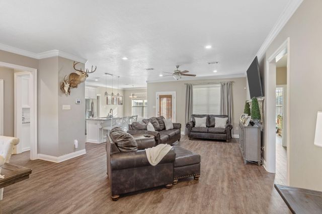 1018 Magdalena St, Sulphur, LA 70663