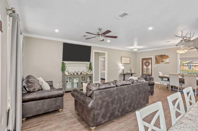 1018 Magdalena St, Sulphur, LA 70663