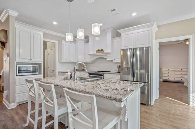 1018 Magdalena St, Sulphur, LA 70663