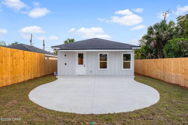 517 E 8th Street, Panama City, FL 32401