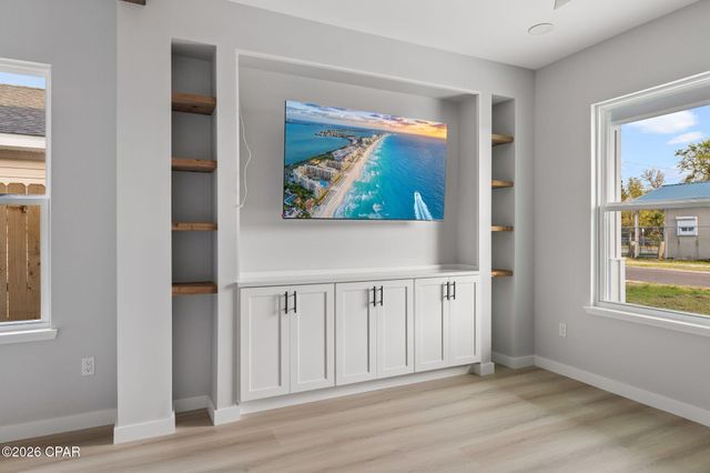 517 E 8th Street, Panama City, FL 32401