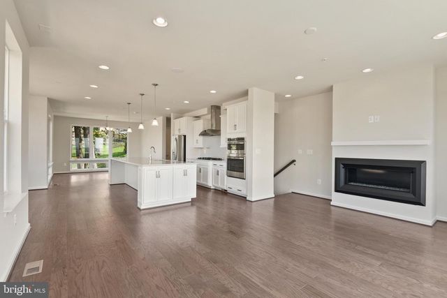 516 HARBORVIEW DR, Oxon Hill, MD 20745