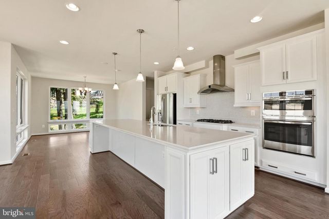 516 HARBORVIEW DR, Oxon Hill, MD 20745