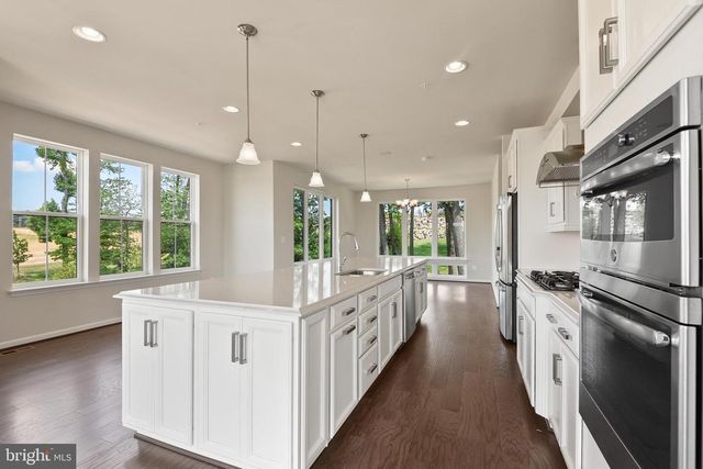 516 HARBORVIEW DR, Oxon Hill, MD 20745